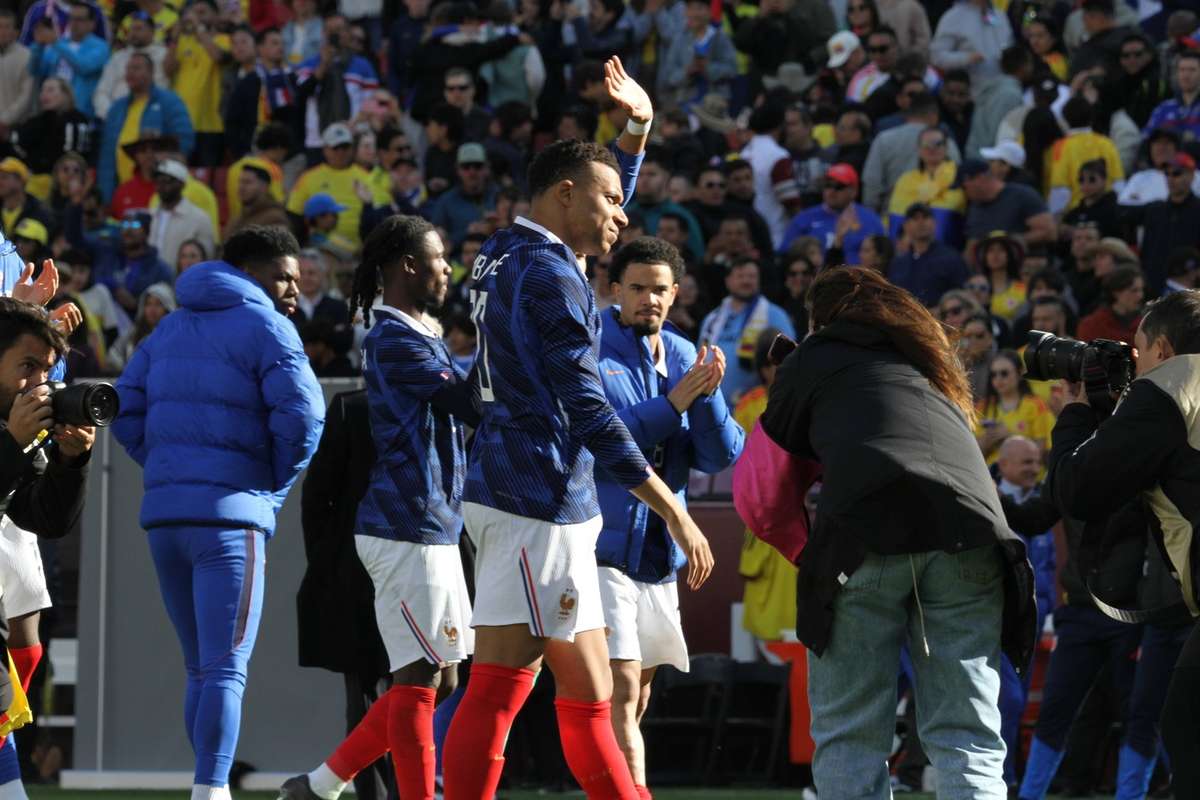 Mbappe winkt von oben Frankreich jetzt FIFA Weltrangliste Spitze