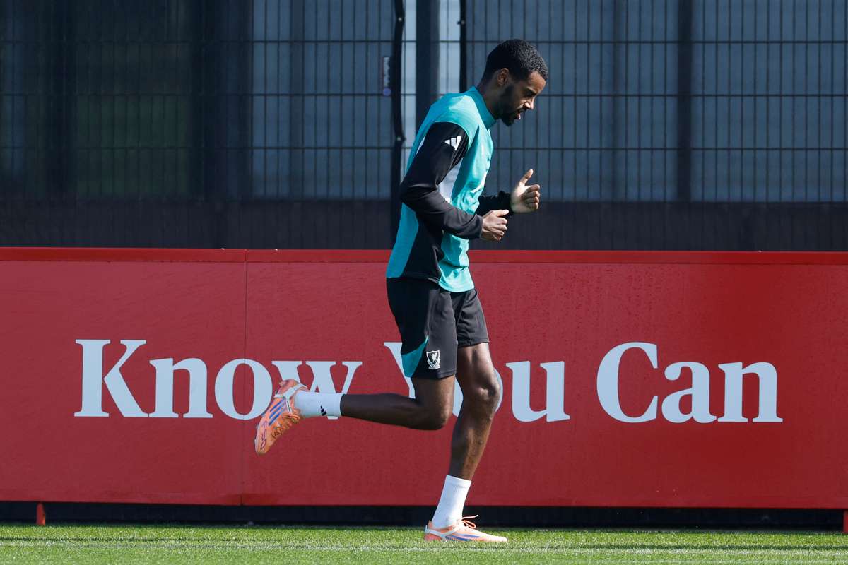 Alexander Isak volta aos treinos do Liverpool apos tres meses de recuperacao