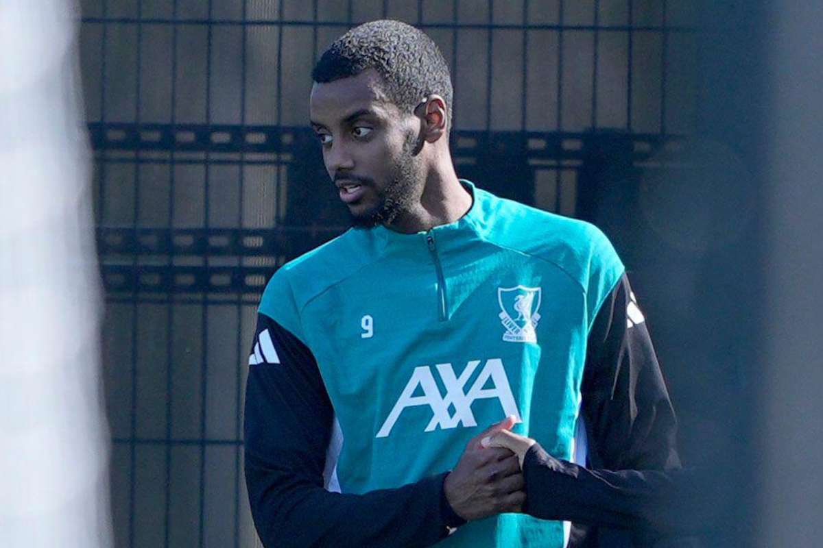 Alexander Isak regressa aos treinos do Liverpool após três meses de reabilitação