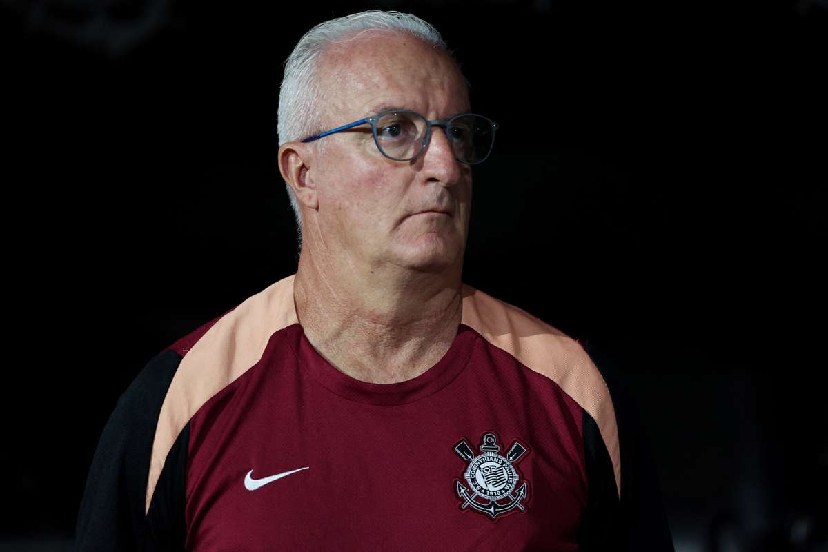 Dorival atinge marco negativo na trajectória profissional e tensão cresce no Corinthians