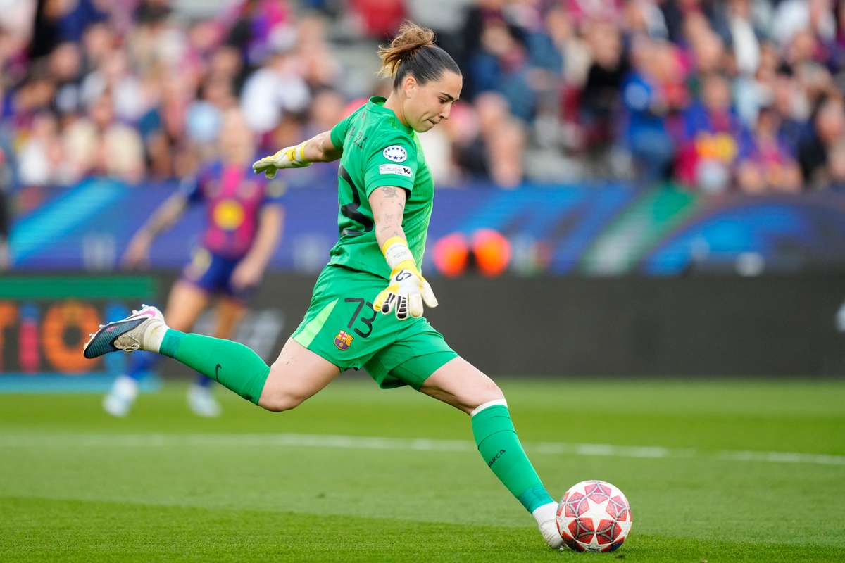 Pinedo destaca como principal incorporación en una convocatoria que incluye a Cata Paredes Mapi y Esther