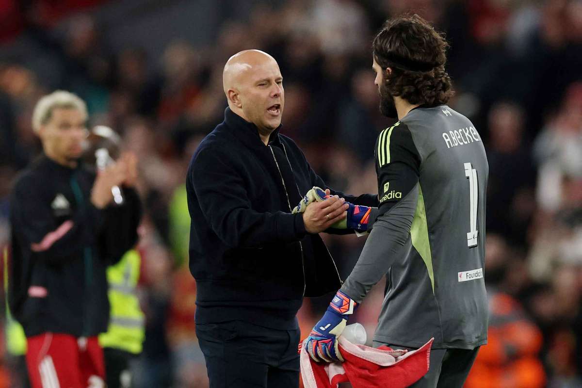 Salah e Isak prontos para enfrentar o Manchester City, Alisson com temporada em risco: "Vai ficar ausente por algum tempo"