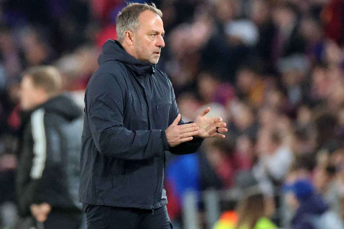 Flick comenta incidente racista recente: "Frustra me que uns poucos imbecis ignorem a lição"