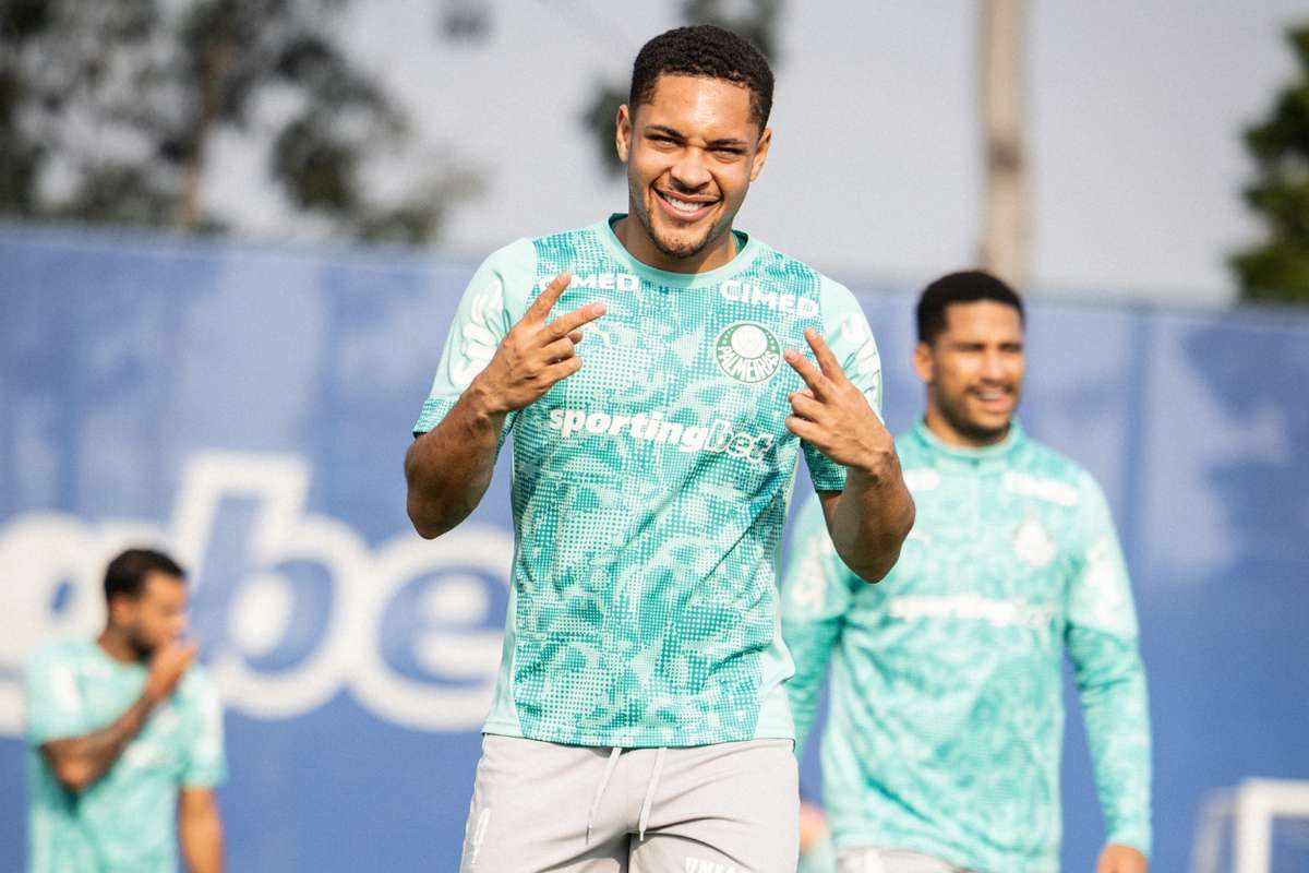 Vítor Roque continua incerto no Palmeiras até ao início da Libertadores