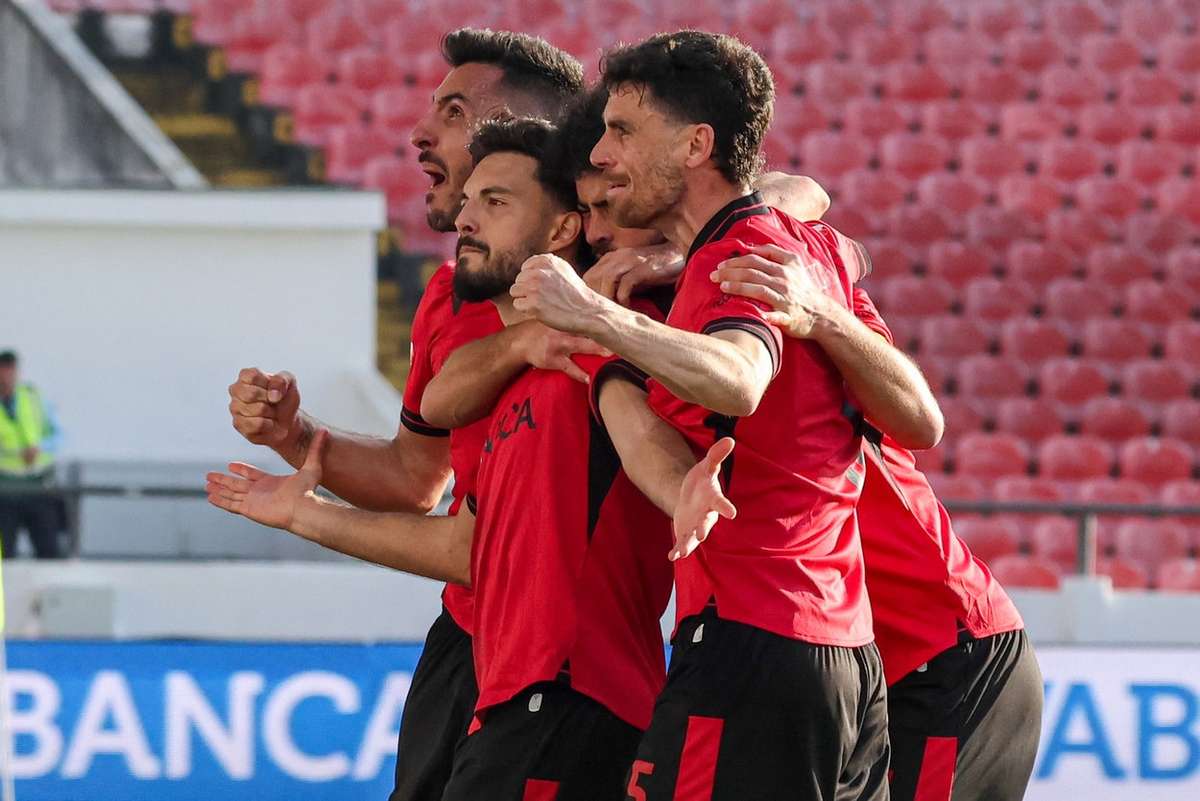 Liga 2: Penafiel derrota Sporting B e ganha alivio (1-2), Feirense coloca Farense em apuros (0-1)