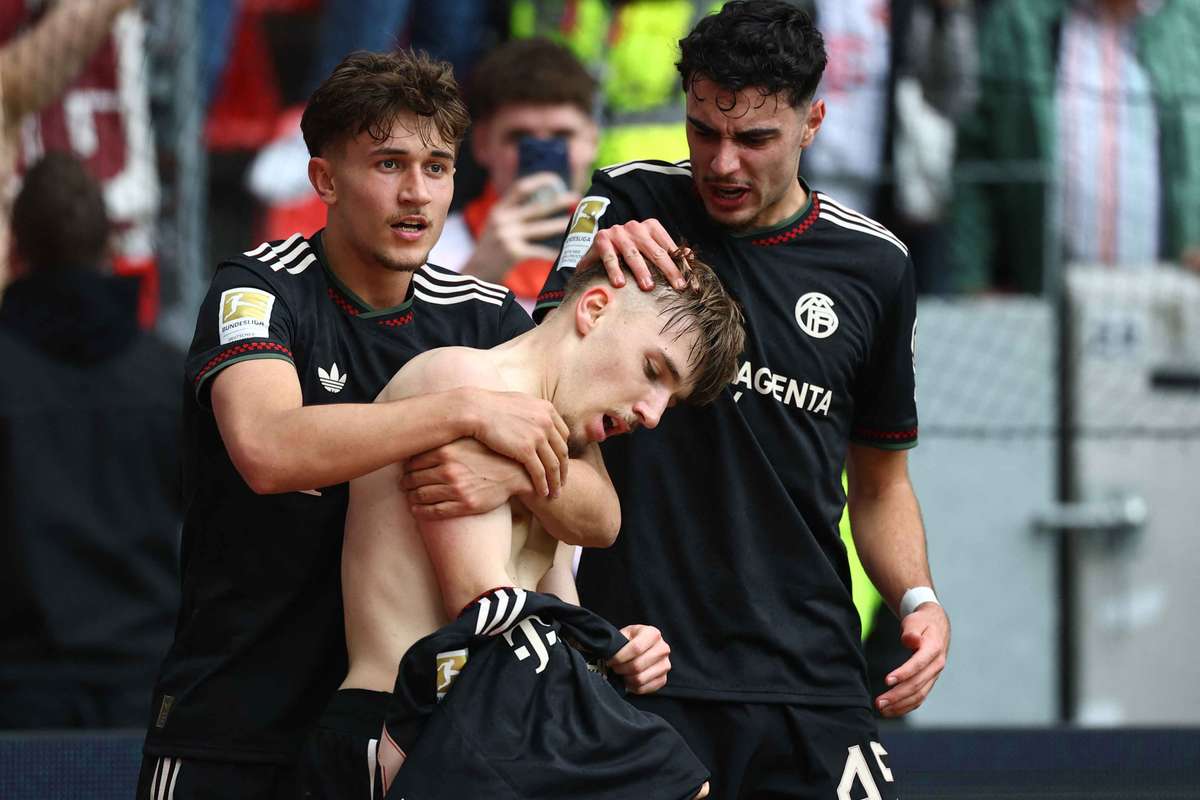 Bayern Munchen boekt opmerkelijke comeback voor dramatische zege in blessuretijd bij Freiburg