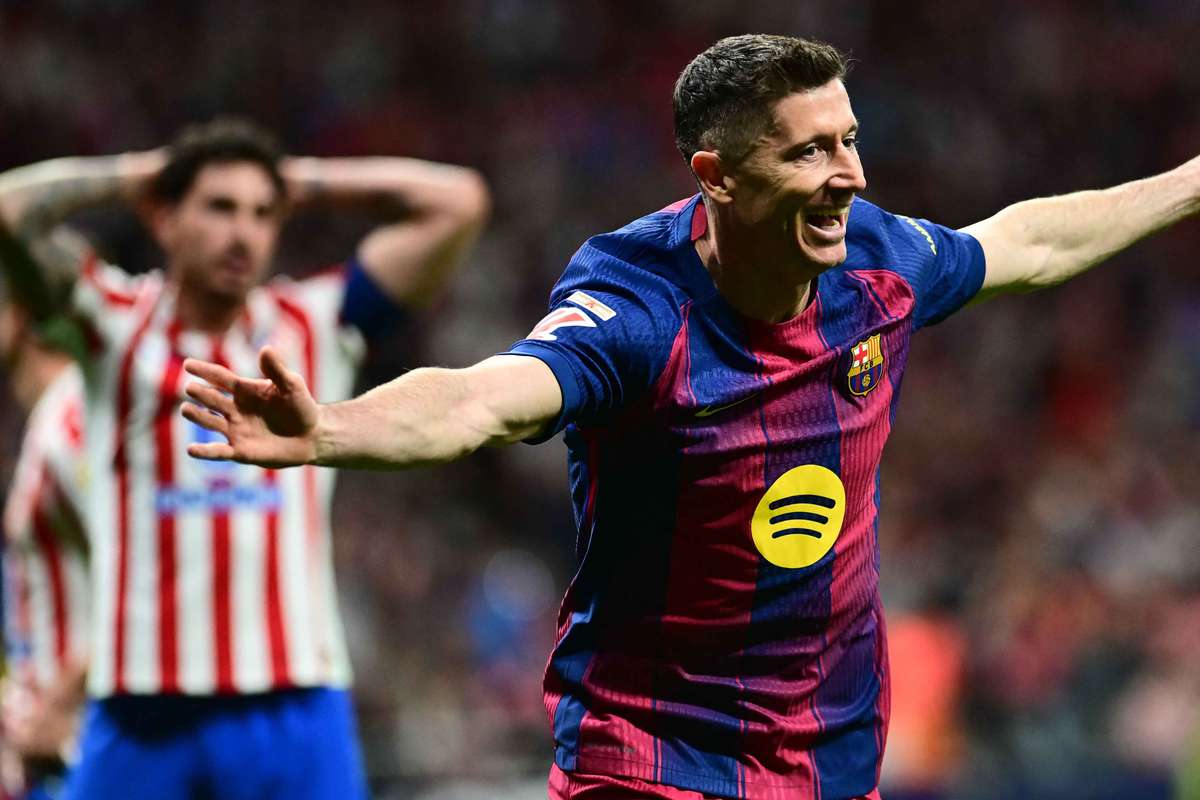 Barcelona beneficia da expulsao do Atletico de Madrid vitima fora e aumenta para sete pontos na frente da LaLiga