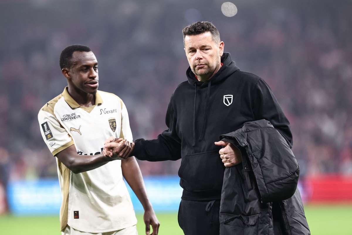 Des attitudes m'ont déçu, déplore l'entraîneur de Lens Pierre Sage