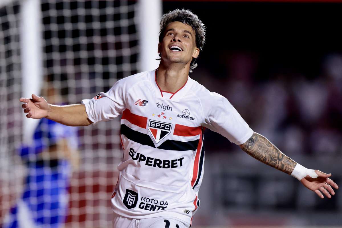 Campeonato Brasileiro Cruzeiro sob comando de Artur Jorge regressa às derrotas com ascensão do São Paulo ao segundo lugar 4 1