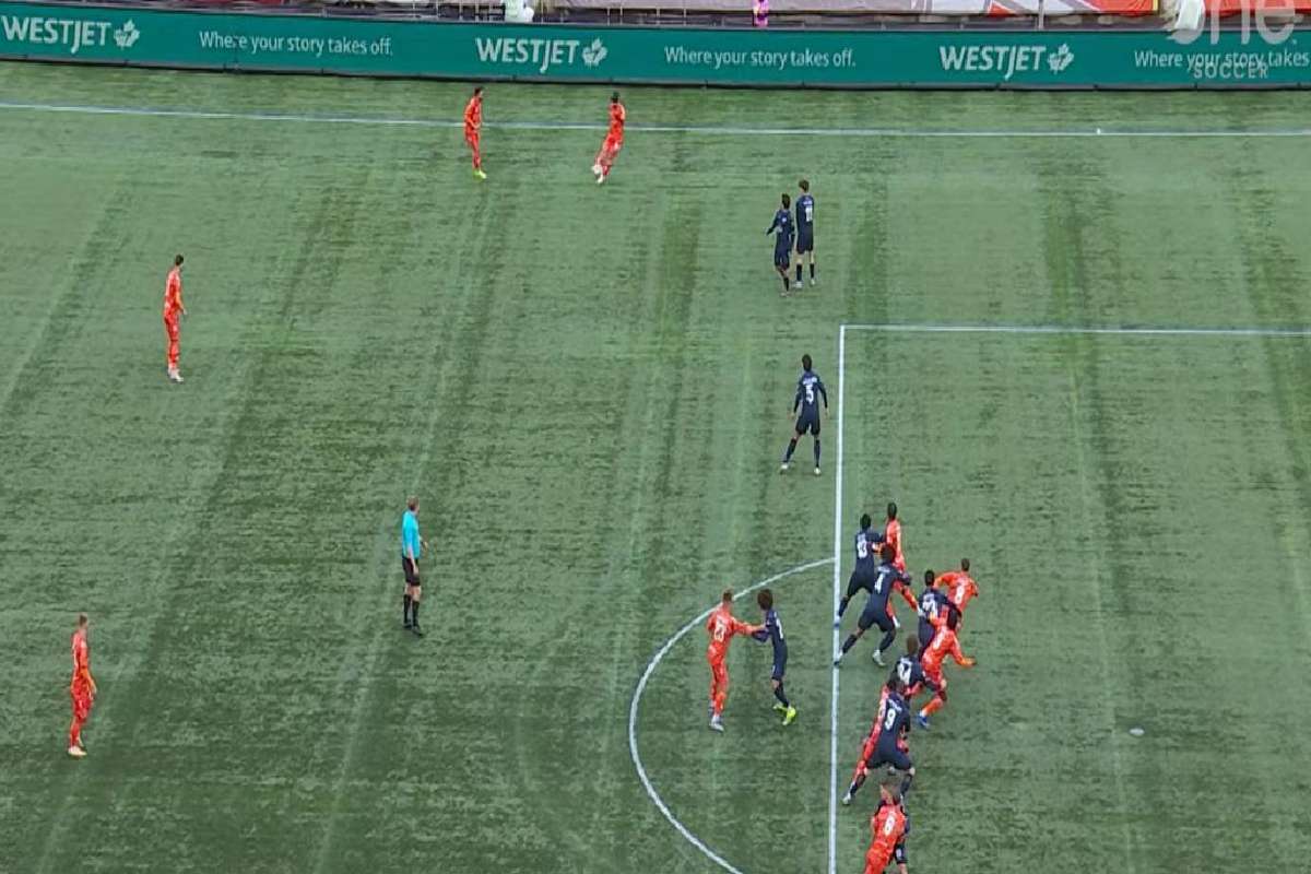 Regra Wenger que muda o impedimento estreou oficialmente na liga do Canadá