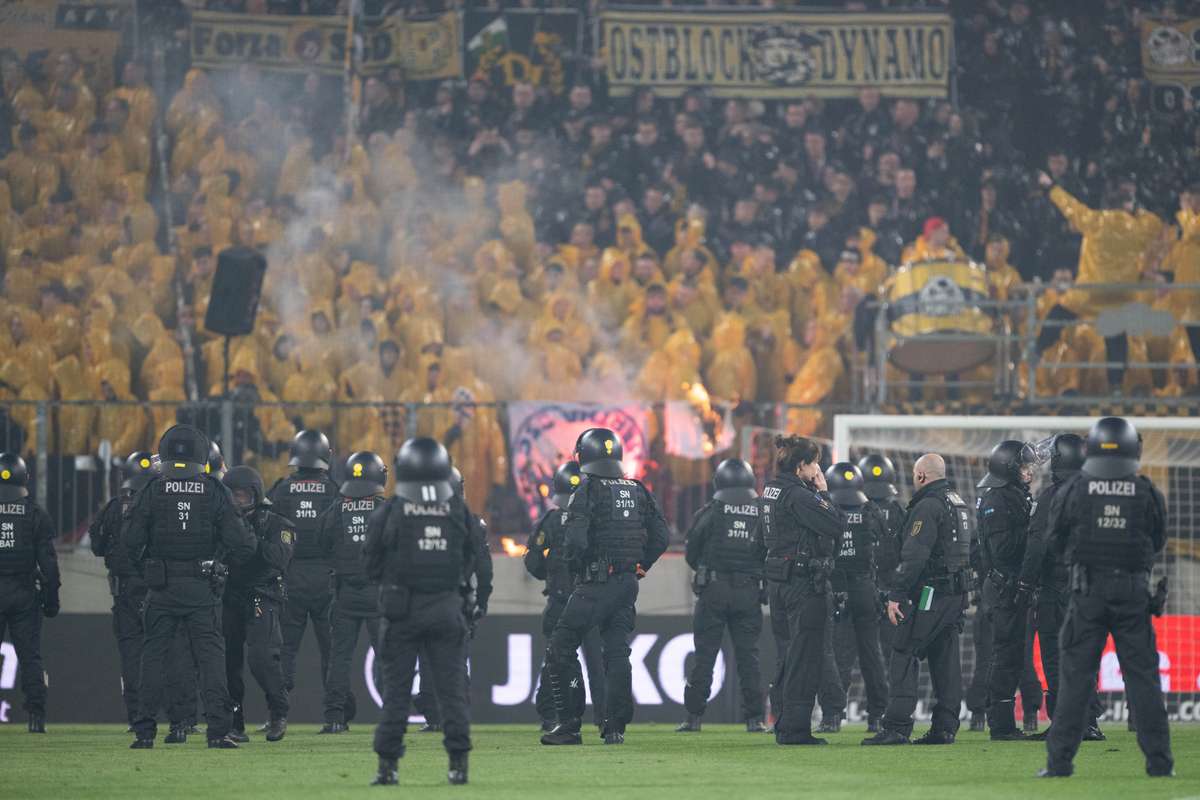 Polizia indaga su invasione di campo nello scontro tra Dynamo Dresden e Hertha Berlin