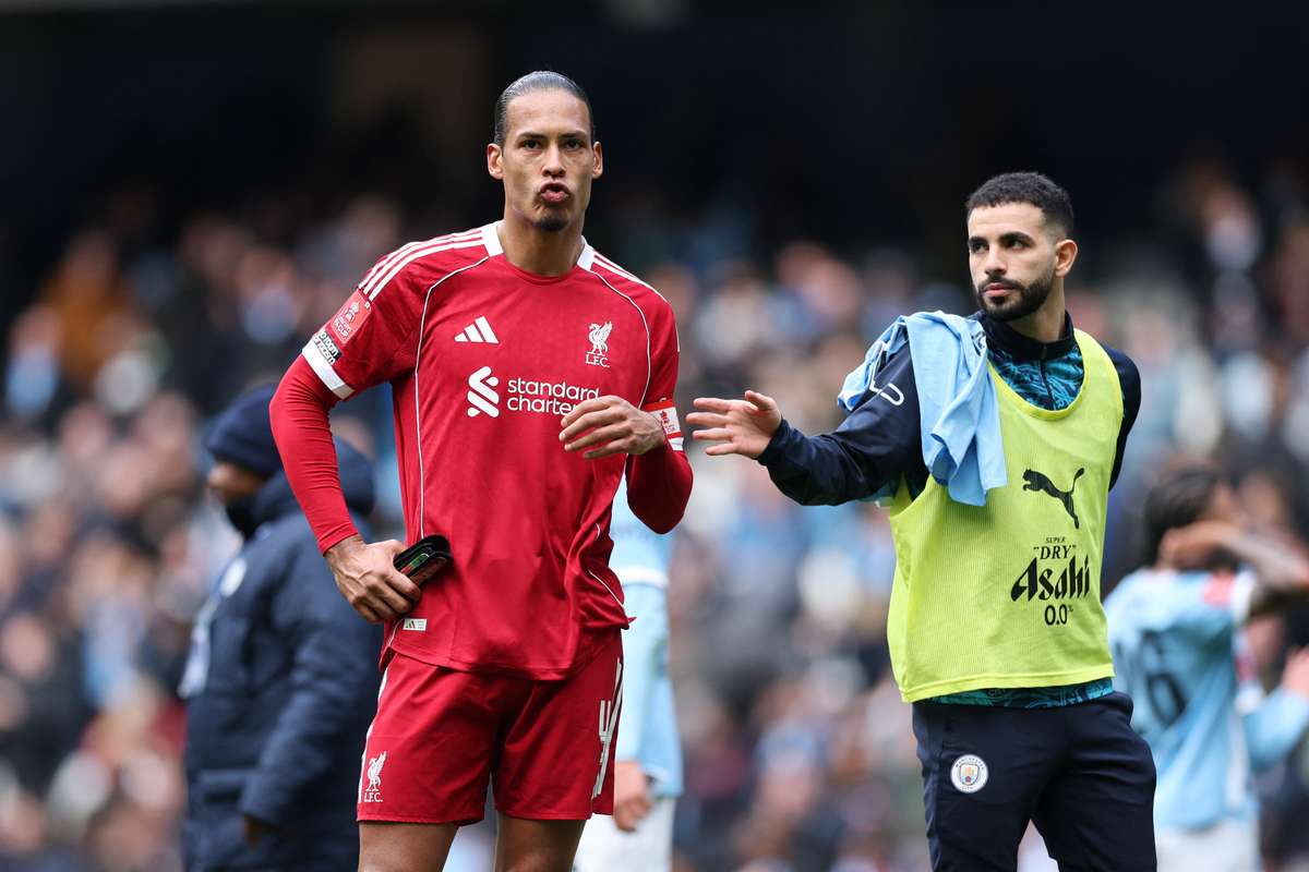 Van Dijk desculpa se aos fãs pelo fracasso do Liverpool contra o Manchester City