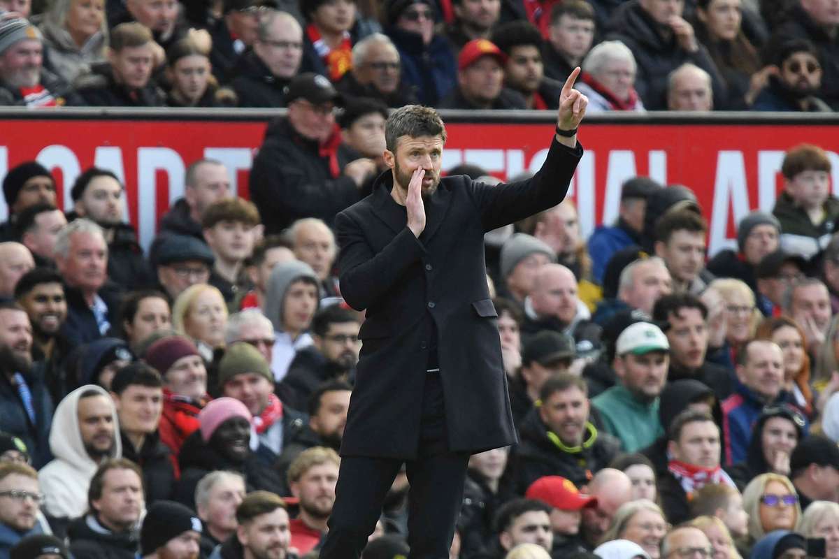 Michael Carrick's appointment might encourage Joshua Zirkzee to remain at Manchester United