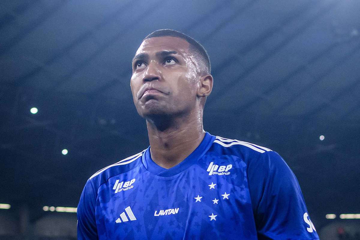 Artur Jorge remove Walace do elenco do Cruzeiro apos mensagens criticas a companheiro no WhatsApp