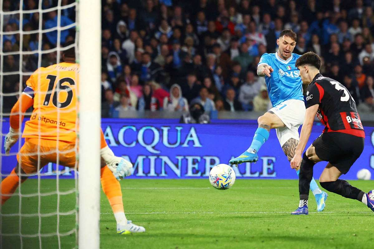 Le Napoli triomphe face à l'AC Milan et se rapproche à sept points de l'Inter