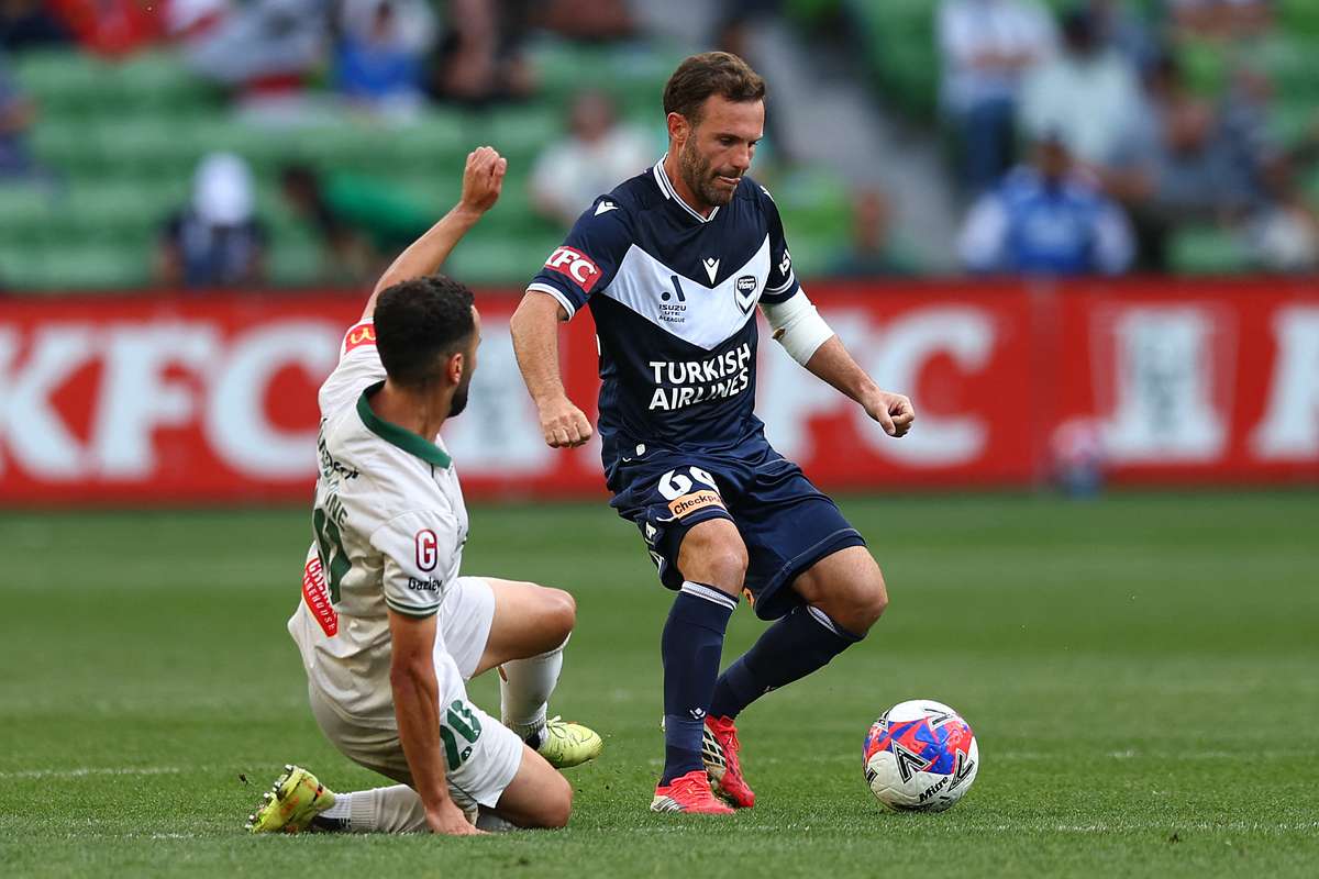 Juan Mata out indefinitely with fractured elbow