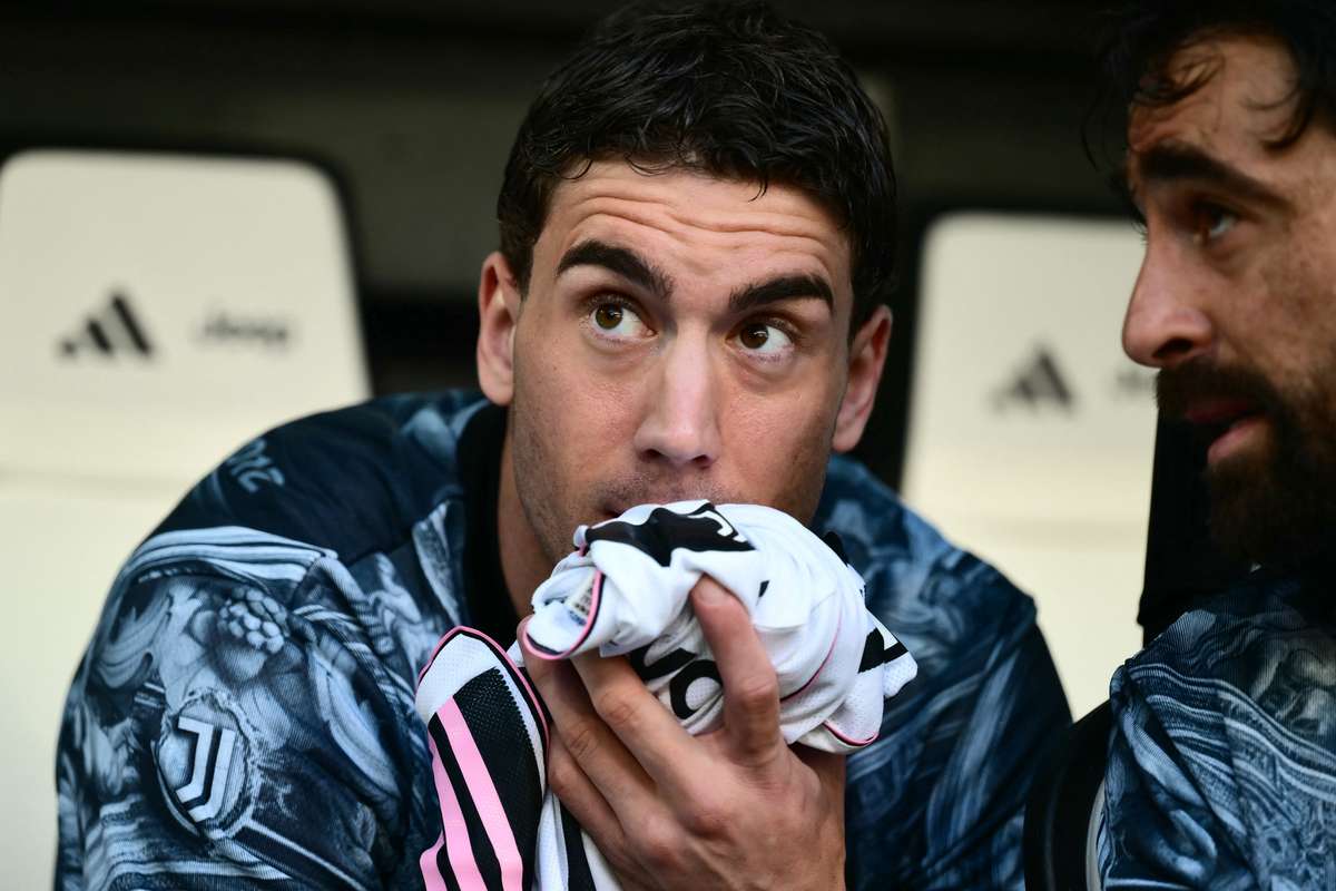 Vlahovic touché par une blessure au mollet