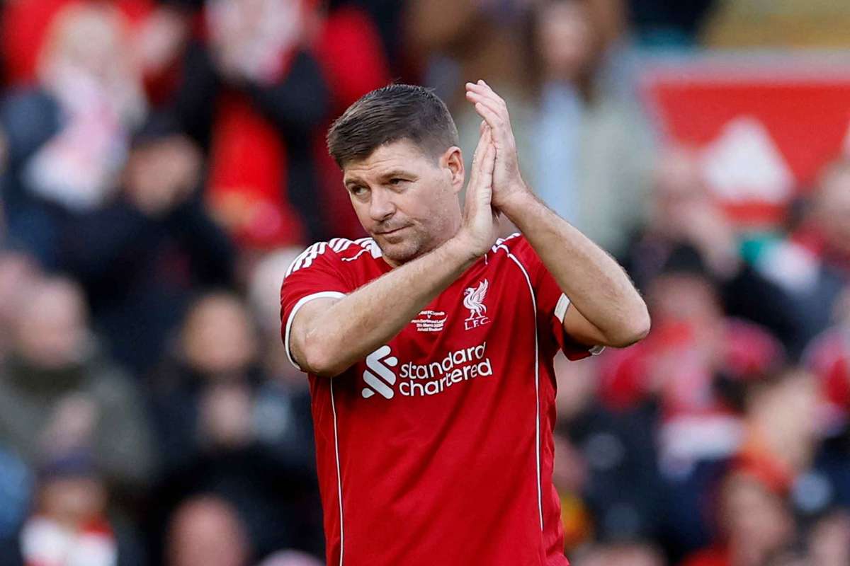 Steven Gerrard confessa estar "preocupado" com Arne Slot: "Caso isso se agrave ainda mais..."