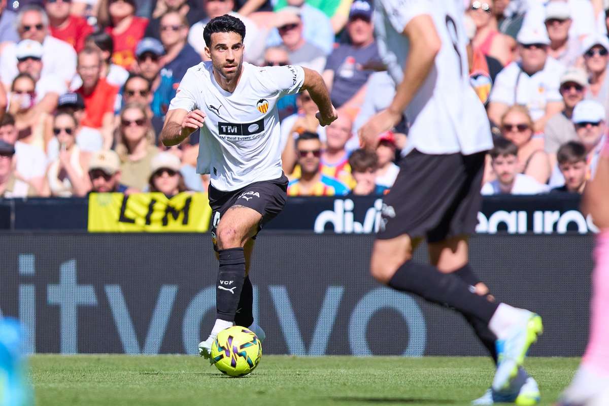LaLiga: Eray Comert irritado pela lentidão do Valência em propor renovação contratual
