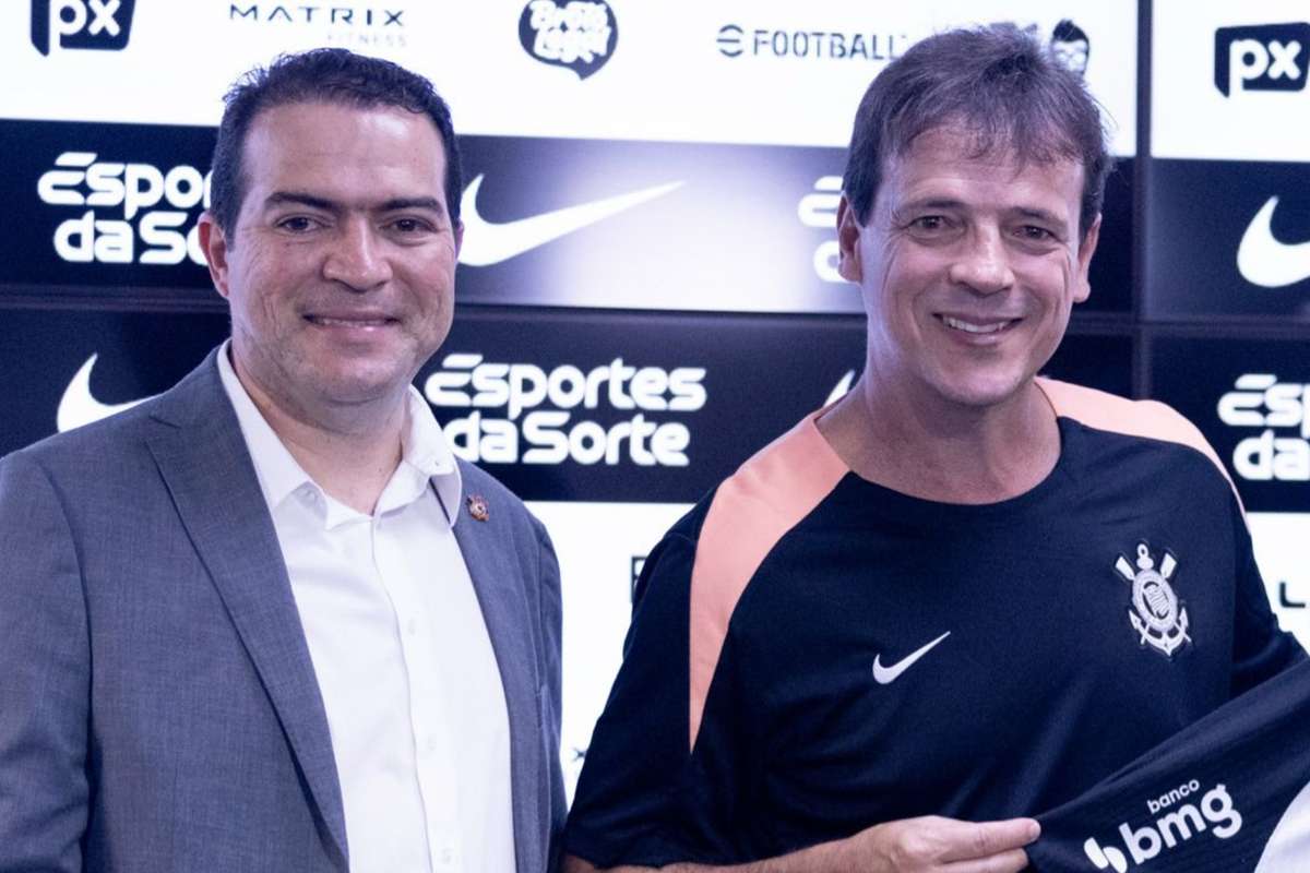 Paz justifica opção por Diniz no Corinthians: "Perfil que se adequa ao nosso plantel"