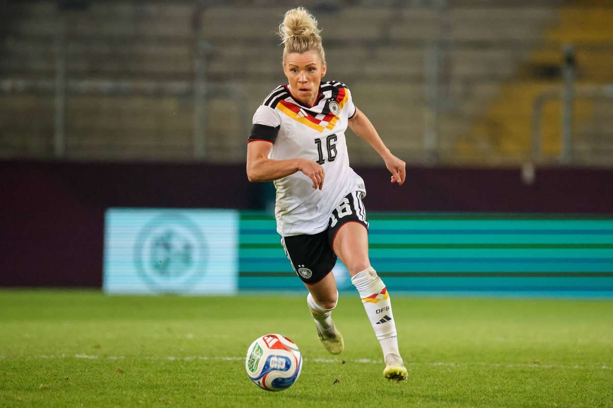 Futebol Feminino Atletas do Bayern Munique entre a Busca pelo Triplete e o Mundial no Brasil