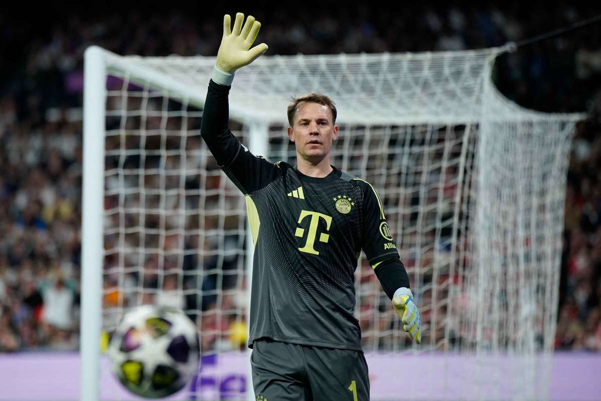 Vincent Kompany Bayern Munich manager praises iconic goalkeeper Manuel Neuer