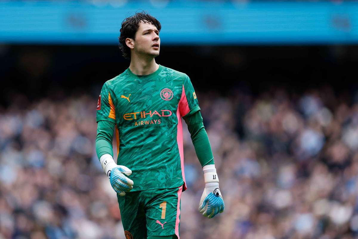 El Tottenham busca a Trafford del Manchester City para reemplazar a Vicario que irá al Inter