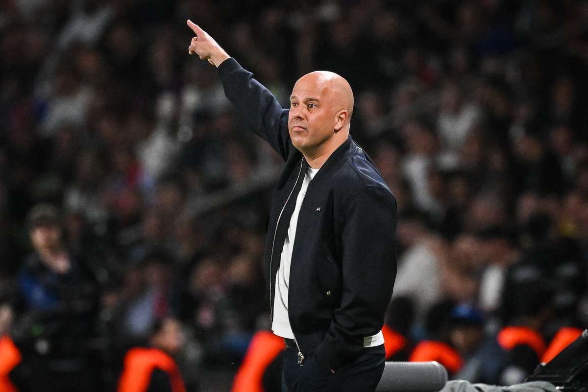 Liga dos Campeões: Slot confessa que o Liverpool atuou em modo de sobrevivência diante do PSG