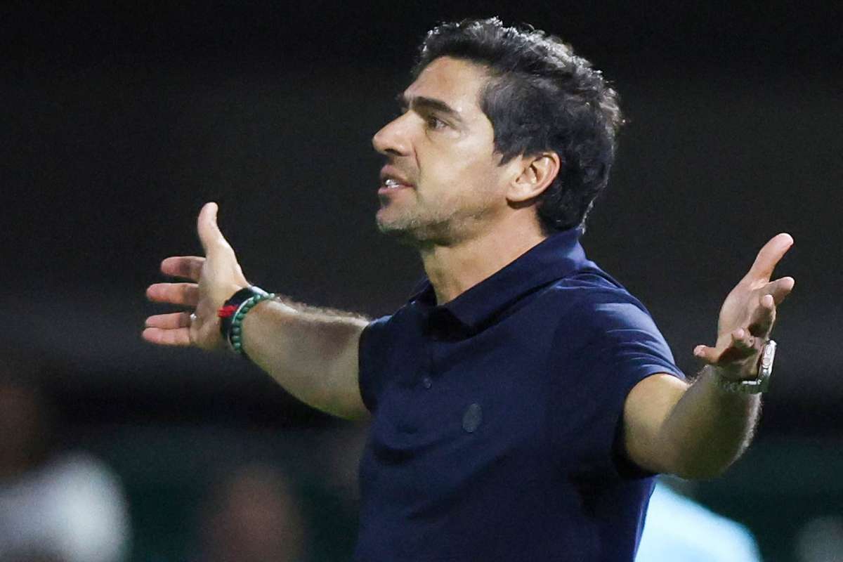 Abel Ferreira suspenso por oito jogos pelo STJD devido a expulsões no Brasileirão