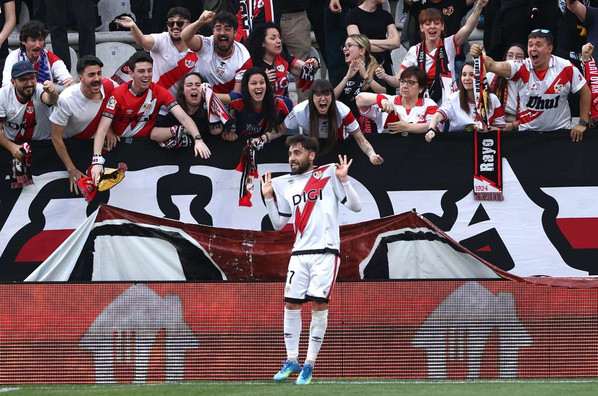 El Rayo ofrece un partido de Conference inolvidable frente al AEK en una tarde encantadora en Vallecas (3-0)