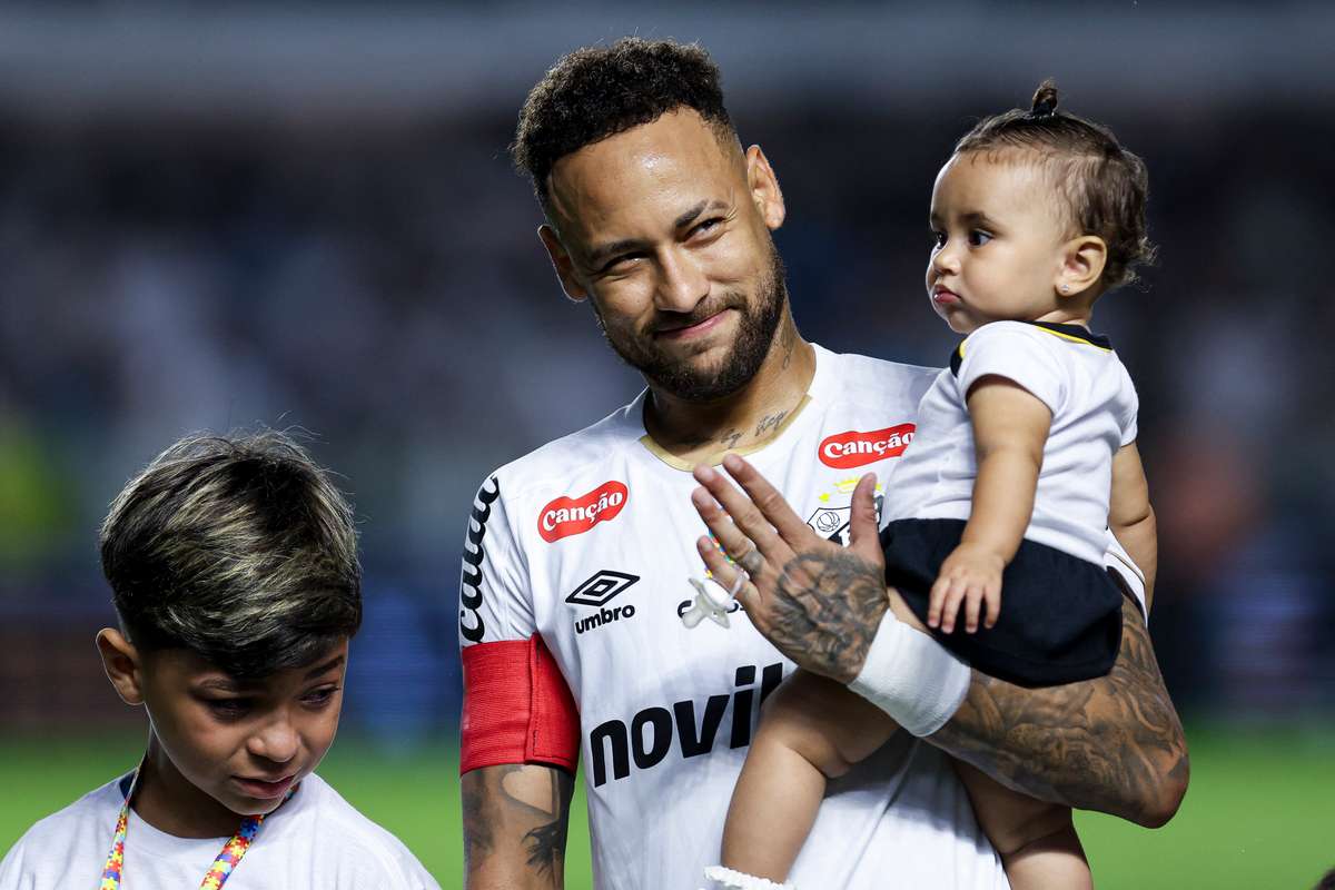 Cobrado por amiga, Neymar se explica após declaração machista: "Não pretendi ofender"