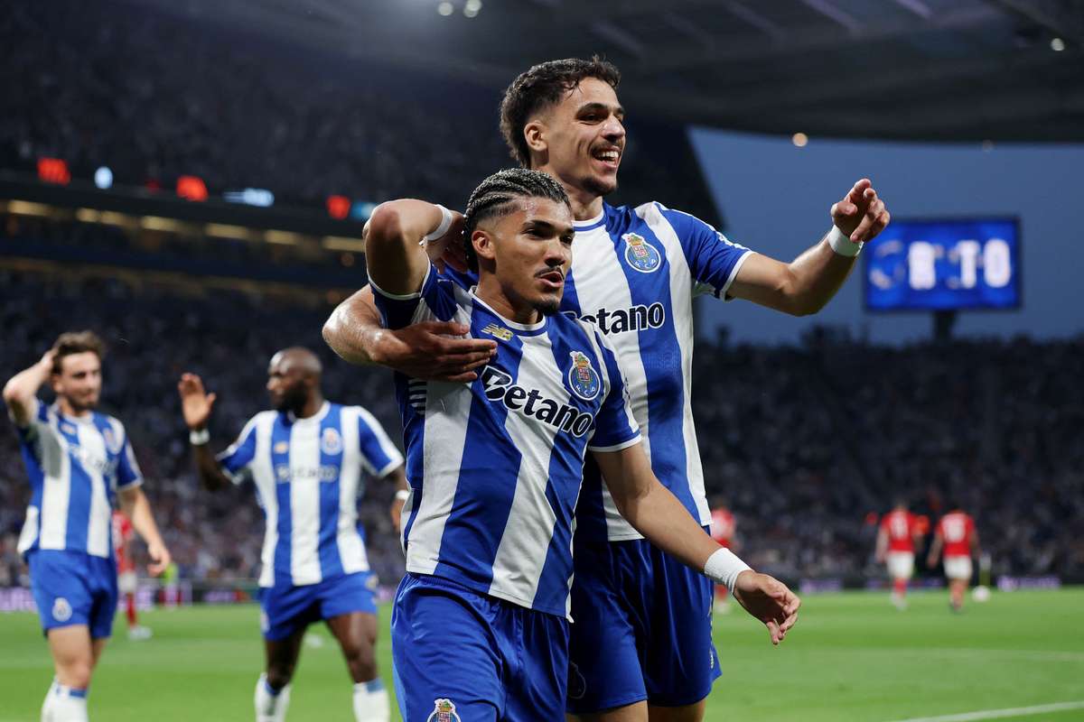 Antigo do São Paulo marca mas Porto empata com Nottingham na Liga Europa