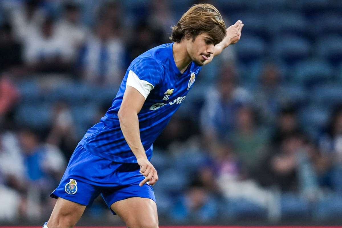 FC Porto treina para duelo com Estoril contando com reforço para Farioli