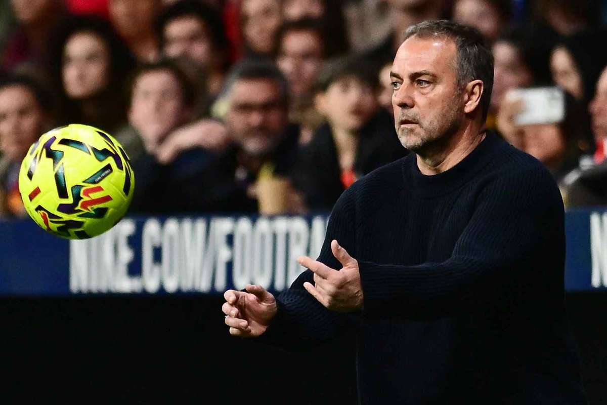 Hansi Flick Ingin Pemain Fokus pada Derby Meski Liga Champions Lebih Penting