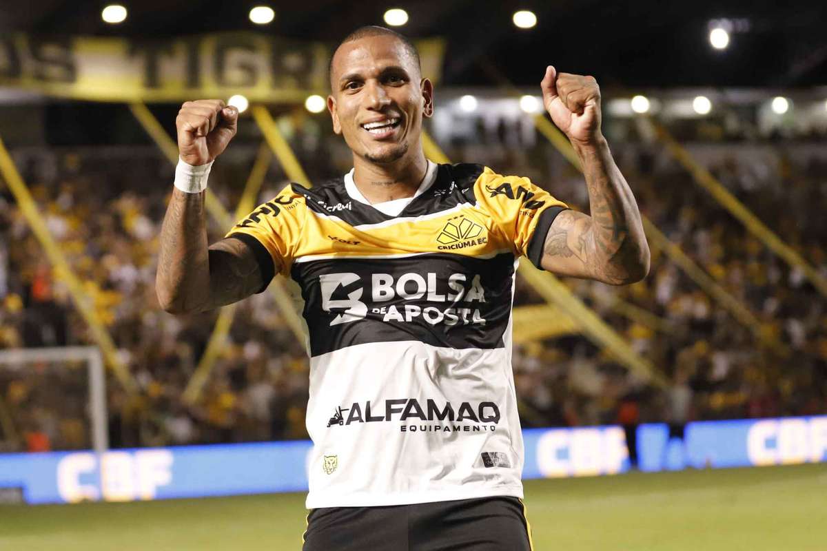 Criciúma derrota Botafogo-SP com dez jogadores e integra o G6 da Série B