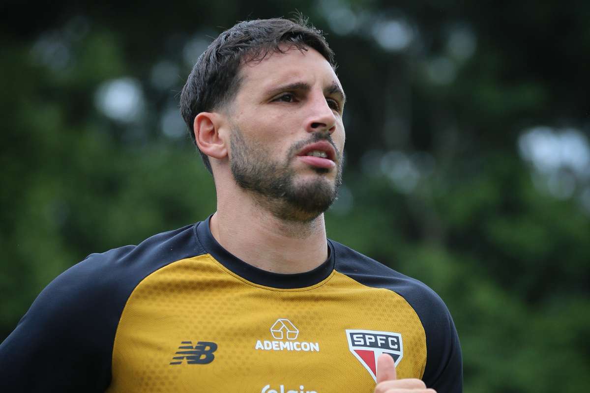 São Paulo desloca-se com seis ausências para defrontar o Vitória no Brasileirão