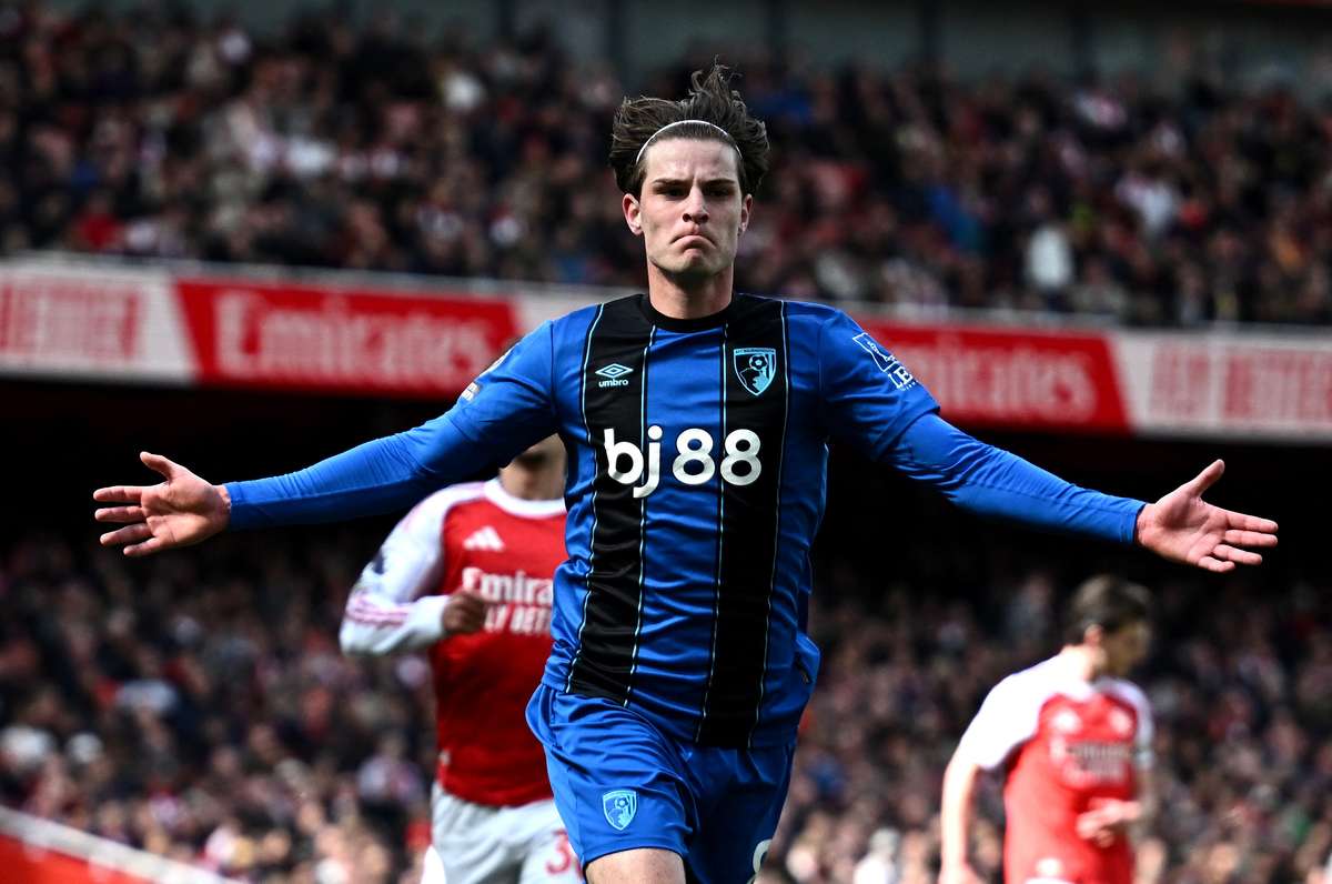 Arsenal subisce una sorprendente sconfitta contro il Bournemouth e riapre la lotta al titolo per il Manchester City