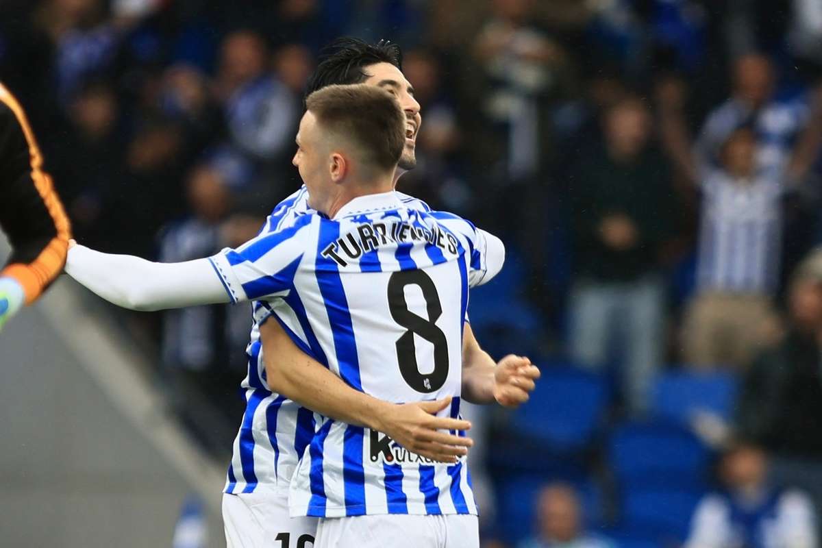 LaLiga: Real Sociedad e Alavés empatam num jogo repleto de seis golos e uma expulsão (3-3)