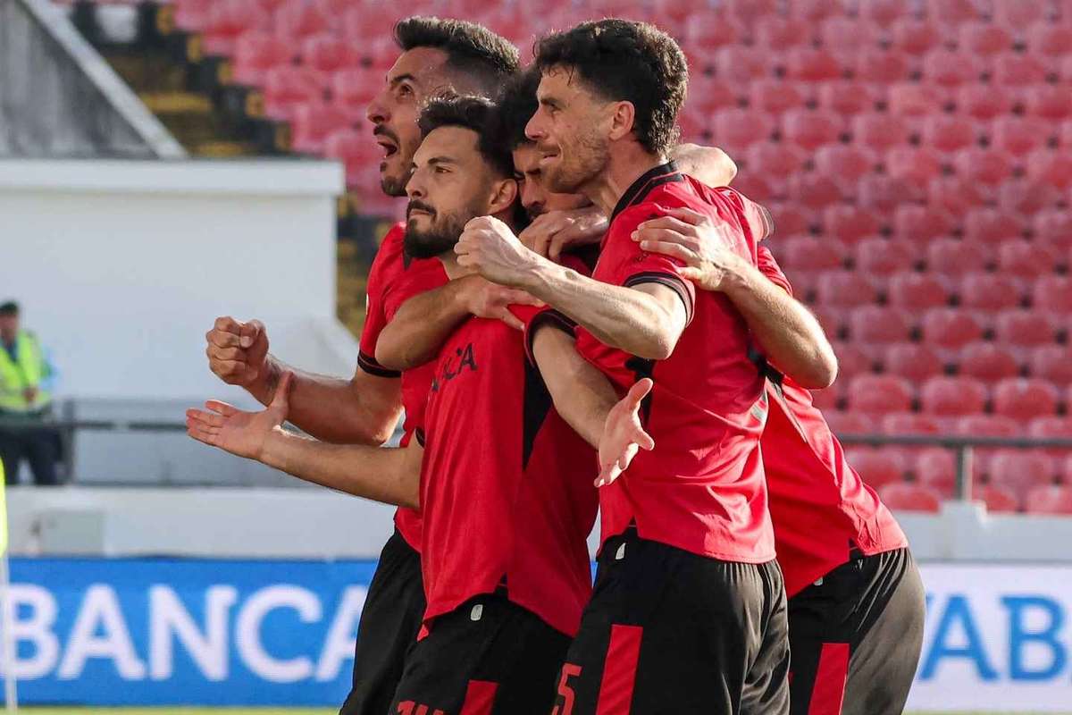 Liga 2: Farense vence Sporting B por 2-1 e Penafiel complica Académico de Viseu por 4-3