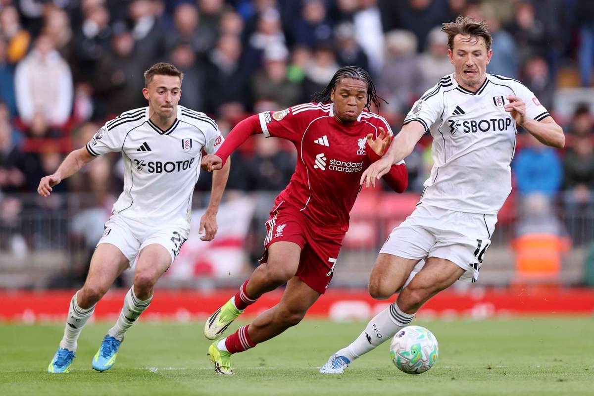 Premier League: Rio Ngumoha estabelece marca e Liverpool derrota Fulham de Marco Silva por 2 a 0