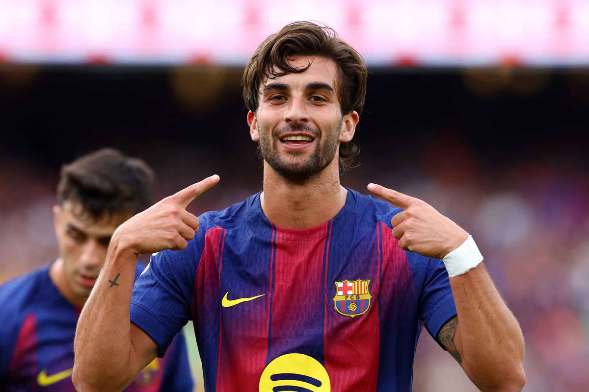 Barcelona derrota Espanyol por goleada no dérbi e aproxima-se do título da LaLiga