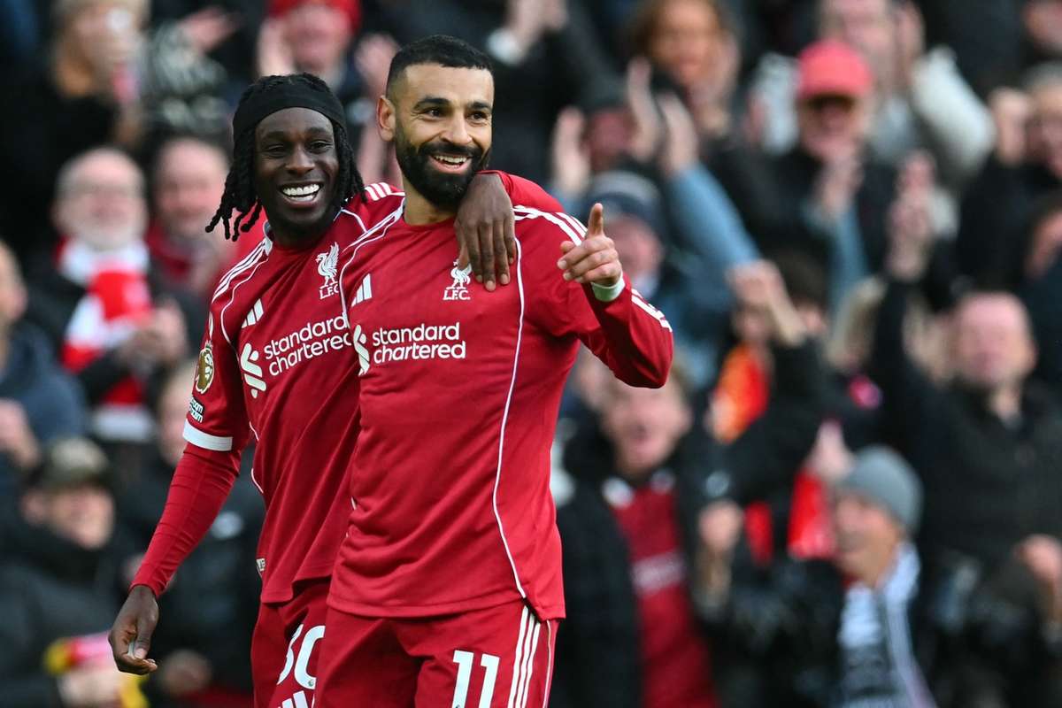 Liverpool derrota Fulham e recupera-se de série de derrotas, garantindo lugar no G5