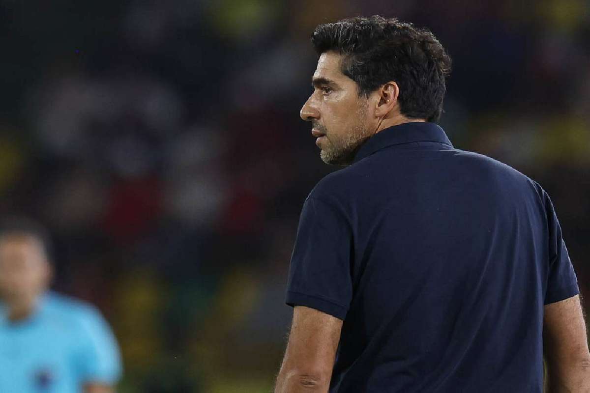 Palmeiras questiona acções da CBF face à sanção aplicada a Abel Ferreira e alteração da data do jogo Flamengo Fluminense