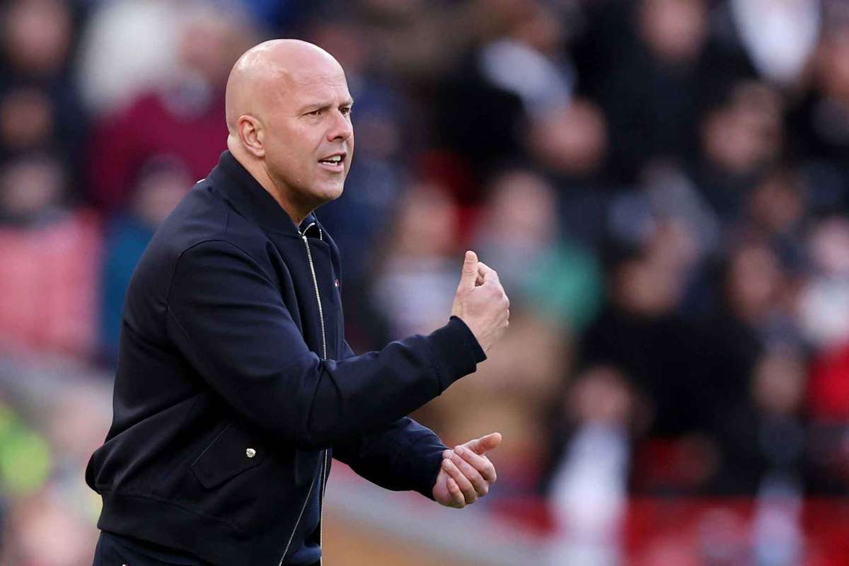 Arne Slot van Liverpool hoopt dat zege op Fulham vaart geeft voor PSG-duel