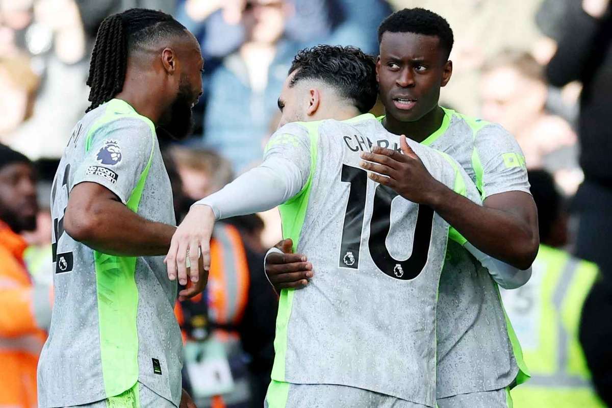 Manchester City derrota Chelsea em Londres e intensifica pressão sobre o Arsenal na Premier League