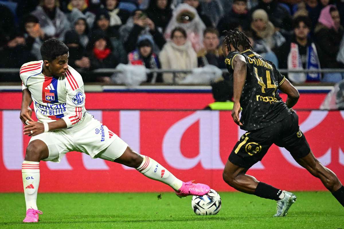 Endrick oferece passe decisivo e Lyon supera Lorient para romper jejum de triunfos