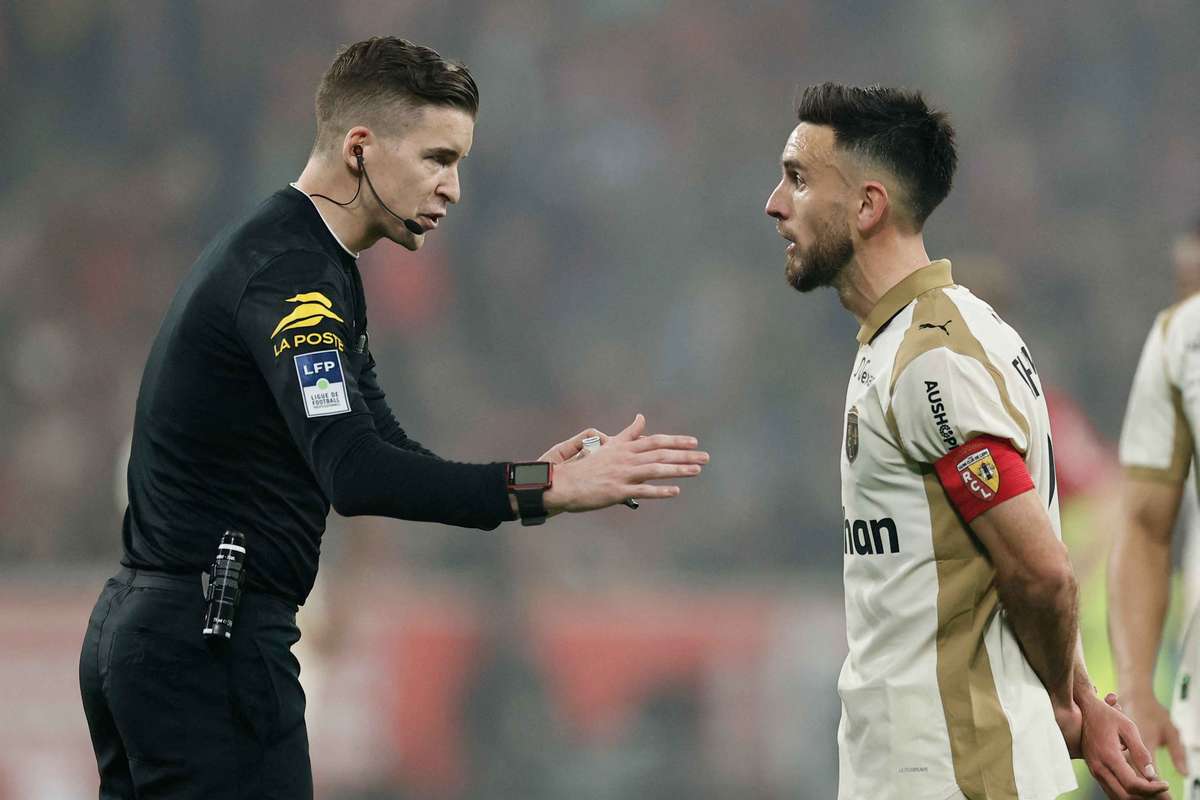 Liga dos Campeões: O francês François Letexier apita o jogo do Sporting em Londres frente ao Arsenal