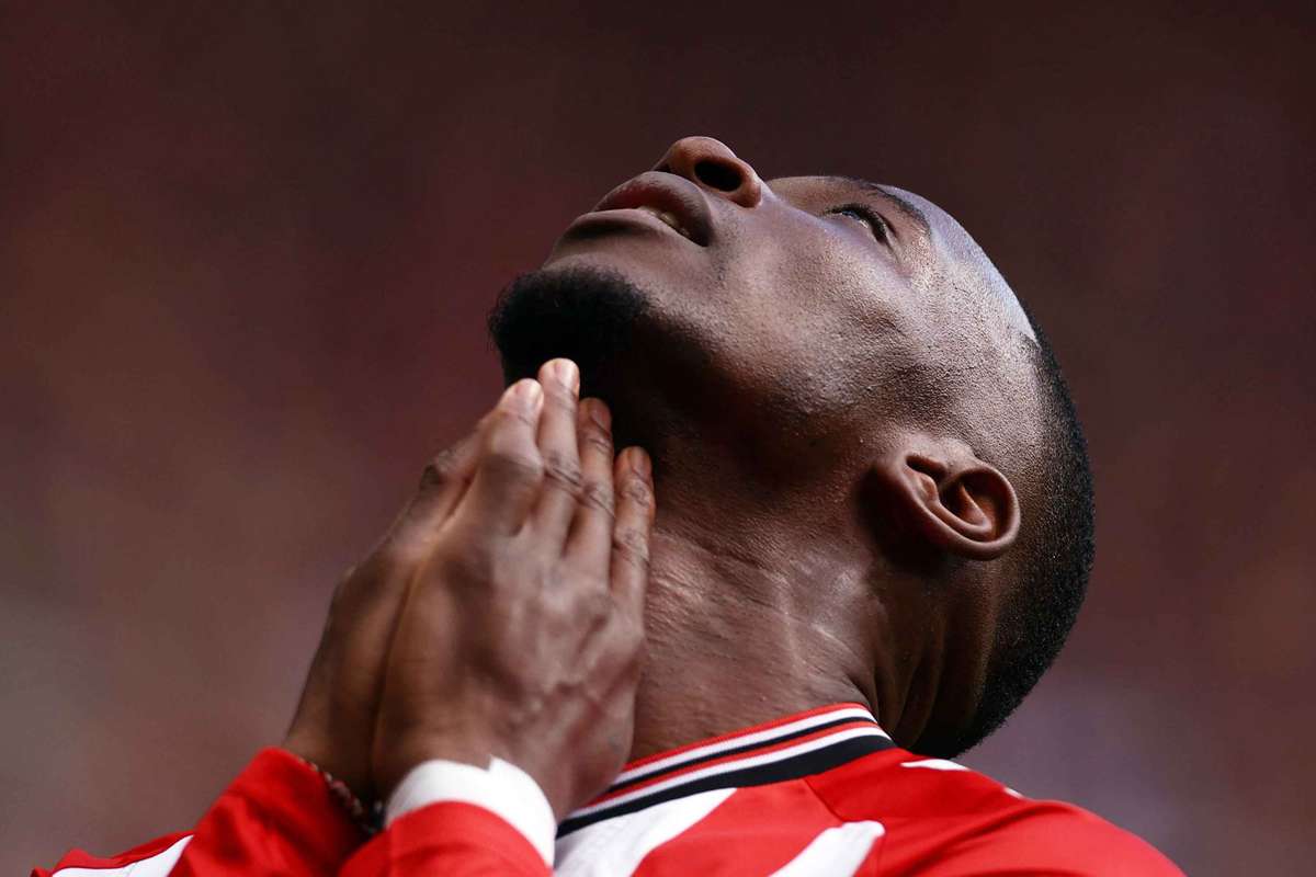 Sunderland repudia insultos racistas contra Brian Brobbey após triunfo sobre o Tottenham