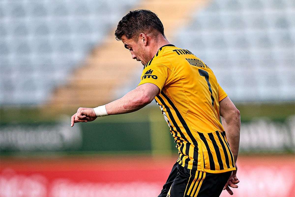 Liga 2: Eduardo Ferreira cancela grande golo de Fabinho no empate entre Lourosa e FC Porto B (1-1)