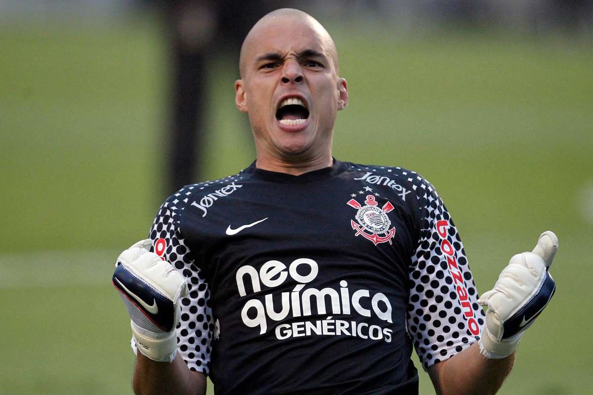 Corinthians contrata ex guarda-redes Júlio César como director de futebol